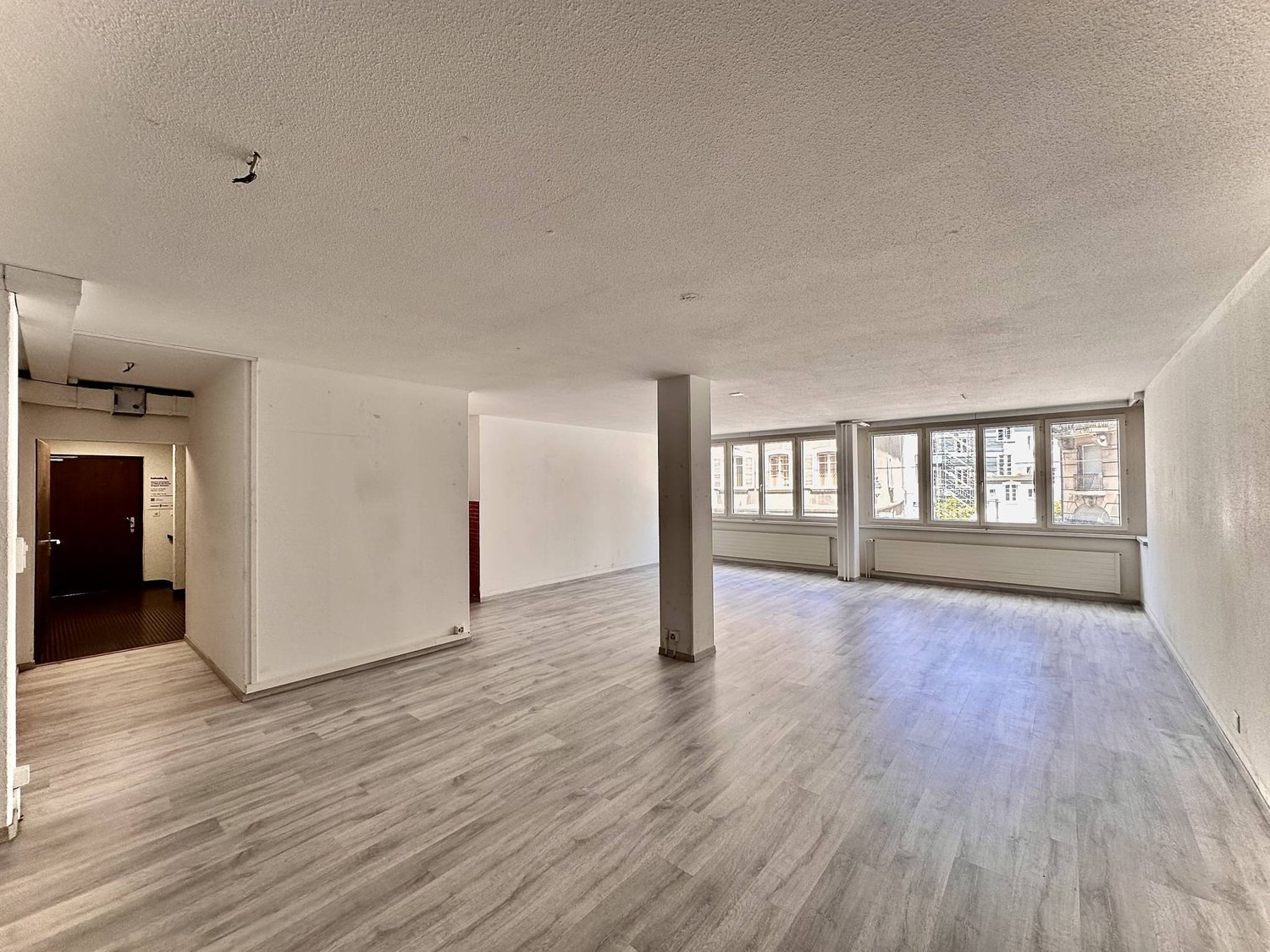 130m² Büro, Foto 2 von 4
