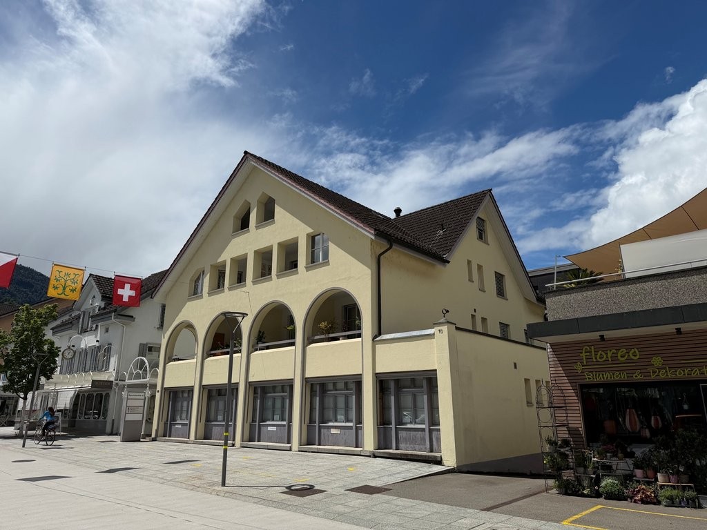 160m² commercial, photo 2 of 9