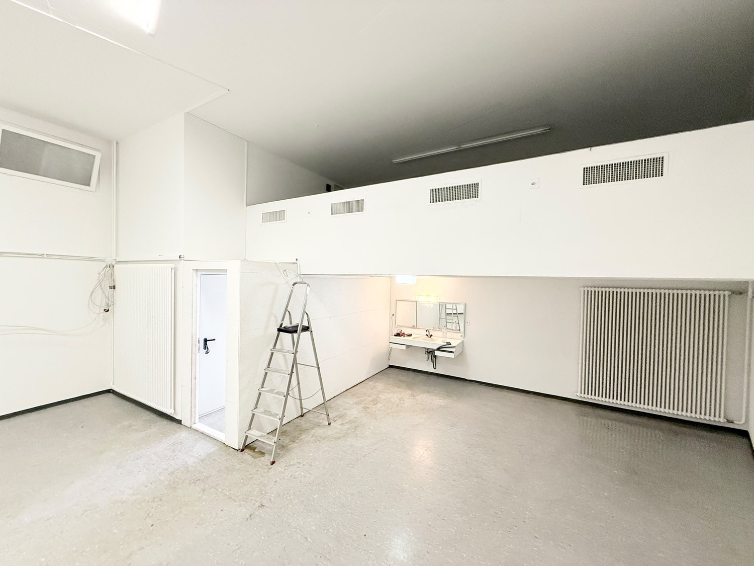 92m² commercial, Foto 1 von 6