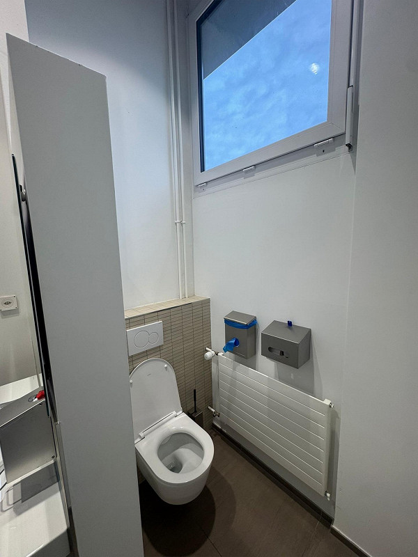283m² office